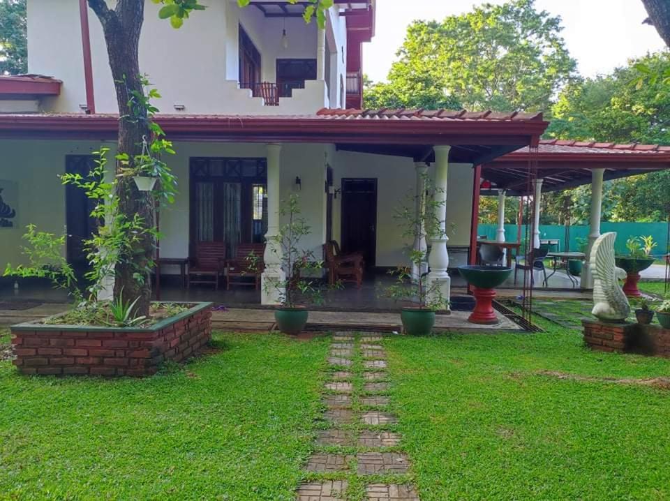Visu Villa Hotel Habarana Exterior foto